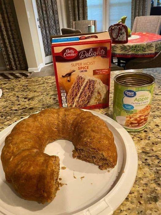Easy Spice Cake with No Sugar-Added Pie Filling – A Quick & Delicious Dessert! 460282966_1298234358006929_7019273888529087029_n