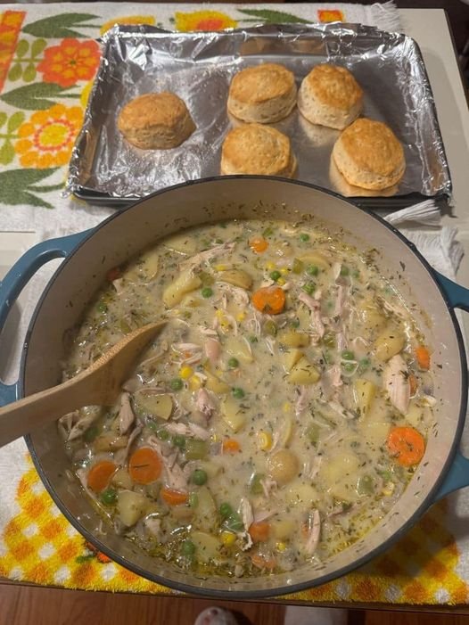 Skinny Chicken Pot Pie Soup 463500289_122172540578050475_4151513387775405079_n