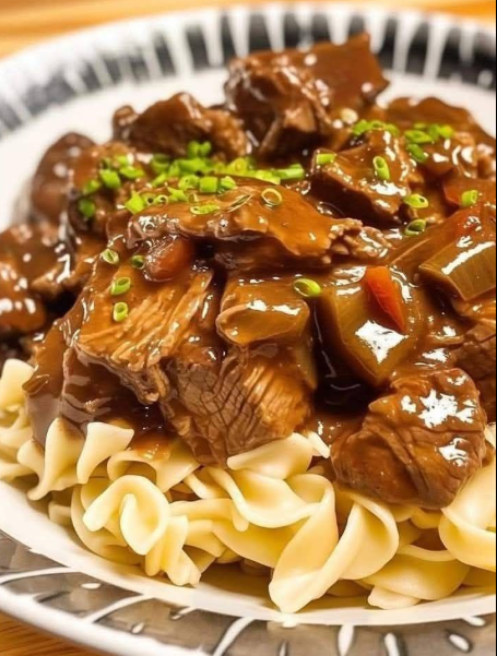 Crockpot Beef Tips and Noodles Recipe 🍲 Capture d’écran 2025-06-03 113341