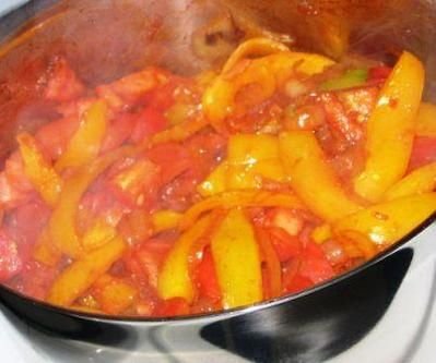Lecsó (Hungarian simmered peppers and tomatoes)🇭🇺 4eda09ac82216529bb5f2fb492ae9cd8