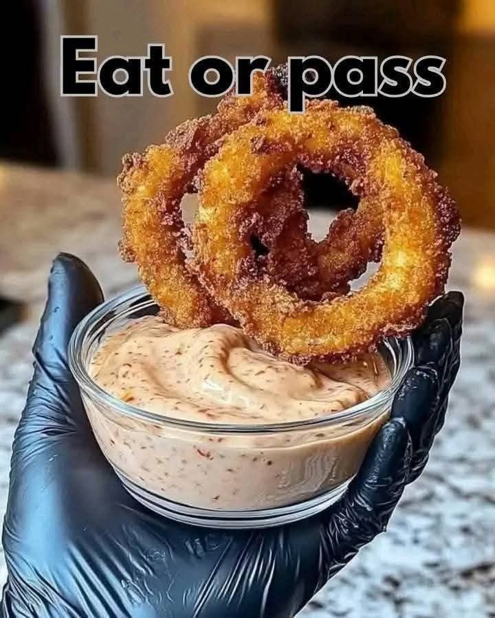 Crispy Onion Rings with Smoky Paprika Aioli 545057153_663328503456478_1808379105356017006_n