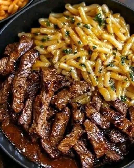 🥩 Garlic Butter Steak Bites & Creamy Parmesan Shells 572398685_122252843894219169_3720069280031817364_n