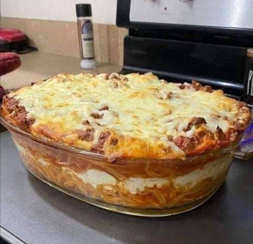 Million Dollar Spaghetti Casserole - Don't LOSE this Recipe 576525484_1502009871091601_3659990163077066697_n