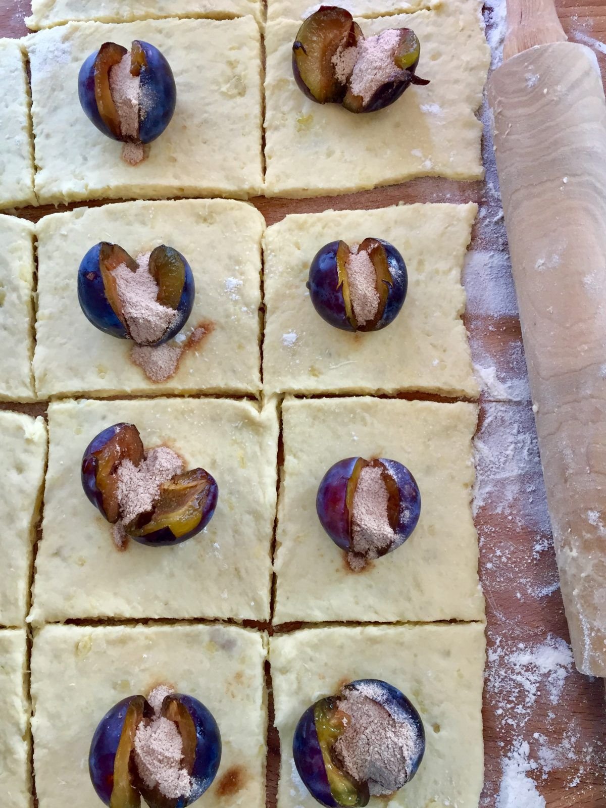 Hungarian plum dumplings - Szilvásgombóc🇭🇺. cb5067e5b9cd45fded3f64542cee93ee (1)
