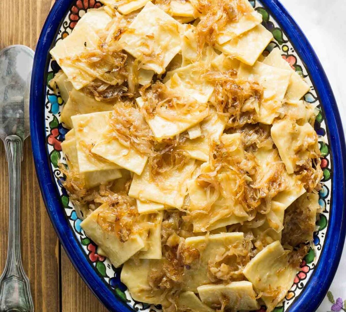 Hungarian Cabbage Noodles with Caramelized Cabbage and Onions - Káposztás Tészta 34b969e98cd0fcd07632b555415281cb (1)