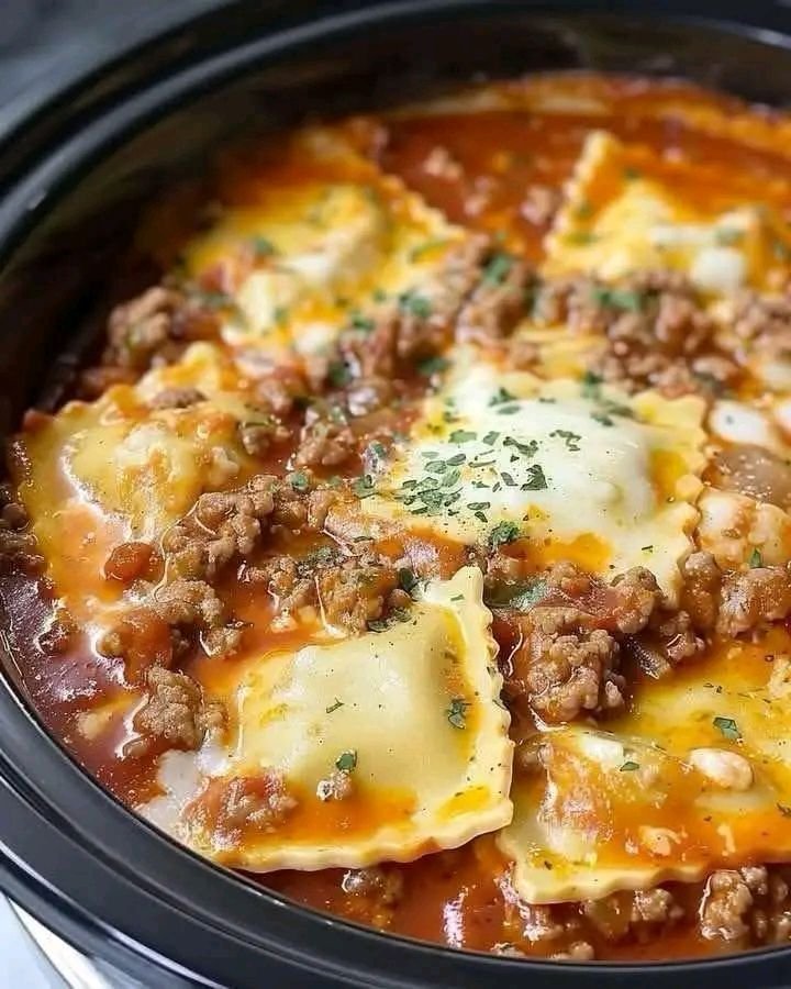Crockpot Ravioli Lasagna 597900016_2288829414935495_2345938137882776448_n