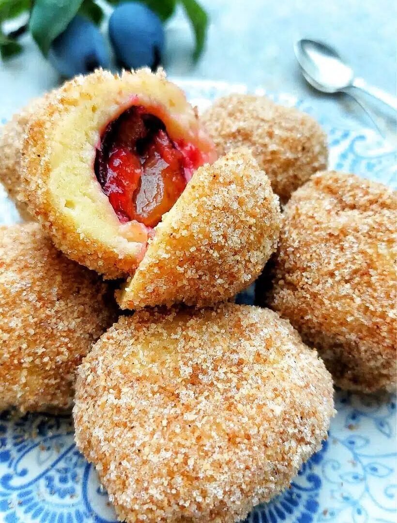 Hungarian plum dumplings - Szilvásgombóc 6bbefeae45831edbafa009857abd2d4e
