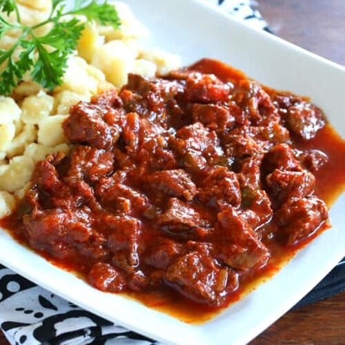🍲 Authentic Hungarian Pörkölt (Beef & Onion Stew) bd62c96d0e906b52cfaf9829d8de1bd6