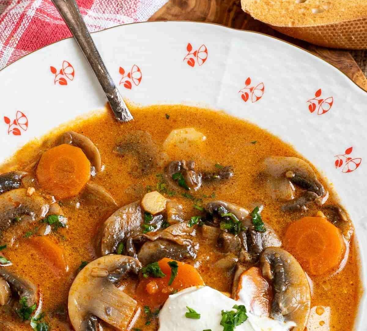 Hungarian Mushroom Soup (Gombaleves) d8c22683a5fc03063b9df9174c648d18 (1)