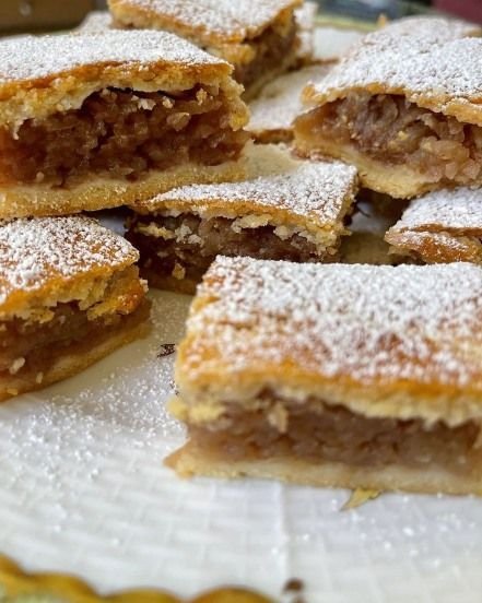 🇭🇺 Hungarian Apple Cake (Almás Pite) 11fd8d108f8e3ff36b1cae8a50180360