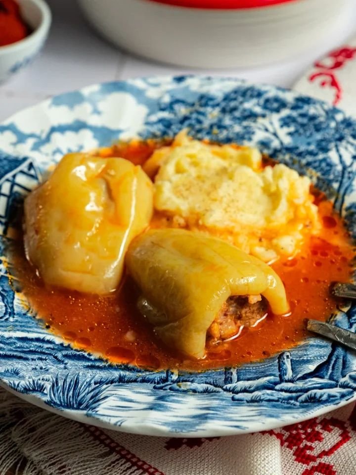 Hungarian Stuffed Cabbage Rolls (Töltött Káposzta) bba8228b355e4df2714dd2427ab0b8d2