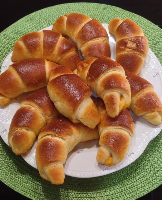 Hungarian Apricot Jam Croissants 700129928_122235087032291612_8483990160468161670_n