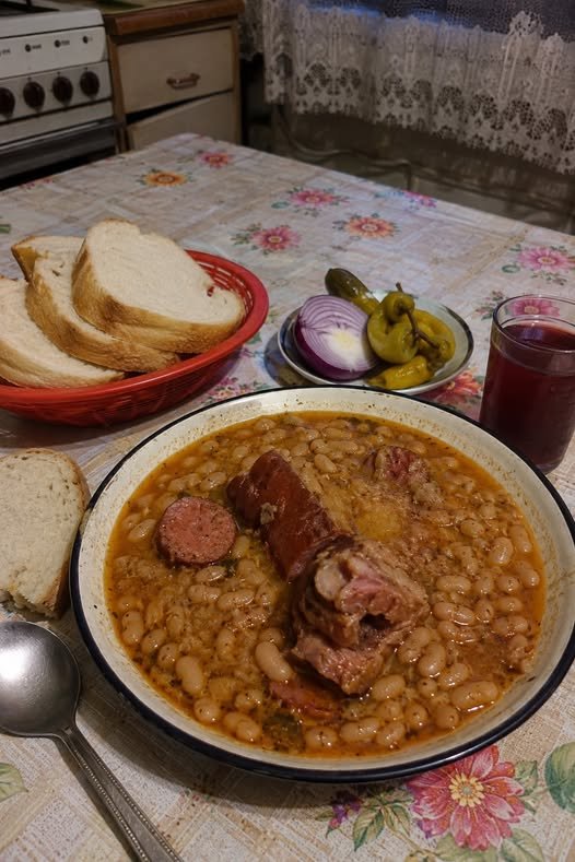 Hungarian Bean Stew with Boiled Ham – Babfőzelék Főtt Sonkával 🇭🇺 701932879_122235135008291612_1348398259024129618_n